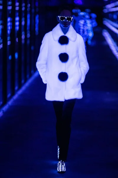 Look 75
